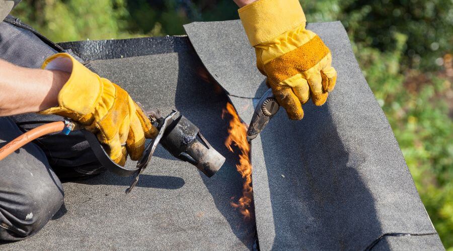 Professional gutter cleaning in Breckenridge, MO